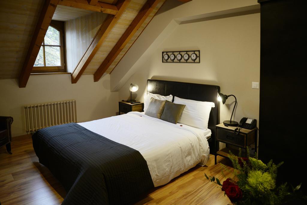 Auberge Communale De Carouge Екстериор снимка